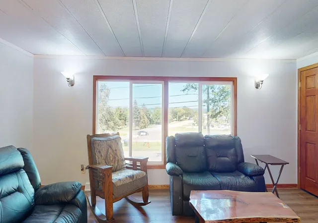 Photo 3 of Single family home for sale at 689 E Lake Blvd, Winona, MN 55987 | MLS# 7134711 | Listing updated on 2026-10-13