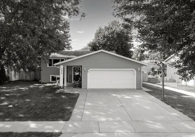 Photo 1 of Single family home for sale at 2000 23 1/2 St Se, Rochester, MN 55904 | MLS# 7134712 | Listing updated on 2026-10-07