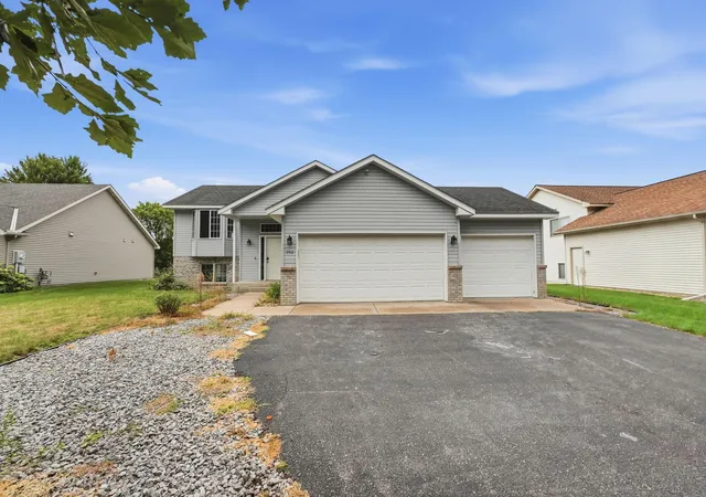 Photo 3 of Single family home for sale at 2910 Crescent Ridge Trl, Saint Cloud, MN 56301 | MLS# 7134721 | Listing updated on 2026-10-08