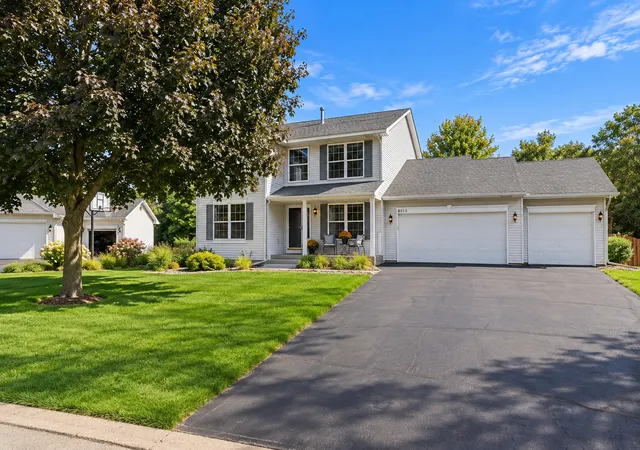 Photo 3 of Single family home for sale at 8013 Greenbriar Ct, Saint Paul, MN 55125 | MLS# 7134724 | Listing updated on 2026-09-28