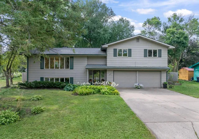 Photo 1 of Single family home for sale at 828 Fremont St E, Northfield, MN 55057 | MLS# 7134737 | Listing updated on 2026-09-02