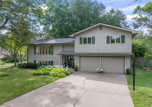Photo 1 of Single family home for sale at 828 Fremont St E, Northfield, MN 55057 | MLS# 7134737 | Listing updated on 2026-10-09