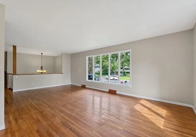 Photo 3 of Single family home for sale at 828 Fremont St E, Northfield, MN 55057 | MLS# 7134737 | Listing updated on 2026-10-09