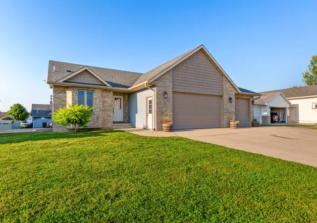Photo 2 of Single family home for sale at 1390 18th St Se, Owatonna, MN 55060 | MLS# 7134776 | Listing updated on 2026-08-31
