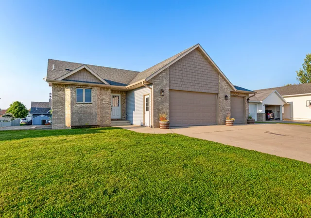 Photo 3 of Single family home for sale at 1390 18Th St Se, Owatonna, MN 55060 | MLS# 7134776 | Listing updated on 2026-08-31