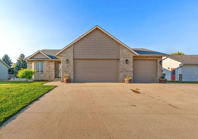 Photo 4 of Single family home for sale at 1390 18Th St Se, Owatonna, MN 55060 | MLS# 7134776 | Listing updated on 2026-08-31