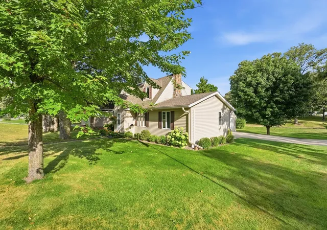 Photo 3 of Single family home for sale at 217 2nd Ave Ne, New London, MN 56273 | MLS# 7134785 | Listing updated on 2026-09-03