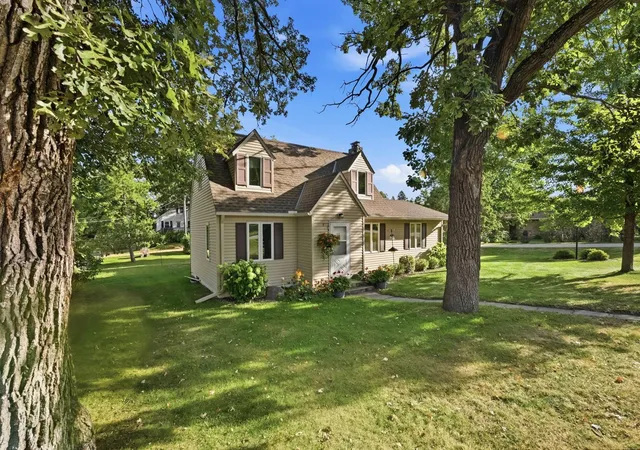 Photo 3 of Sale Pending at 217 2Nd Ave Ne, New London, MN 56273 | MLS# 7134785 | Listing updated on 2026-10-15