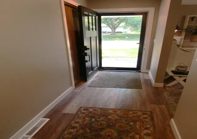 Photo 2 of Single family home for sale at 1409 Oak Dr, Montevideo, MN 56265 | MLS# 7134800 | Listing updated on 2026-08-29