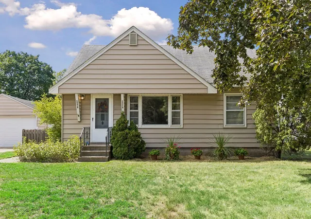 Photo 3 of Sale Pending at 2578 17th Avenue Nw, Saint Paul, MN 55112 | MLS# 7134810 | Listing updated on 2026-10-03