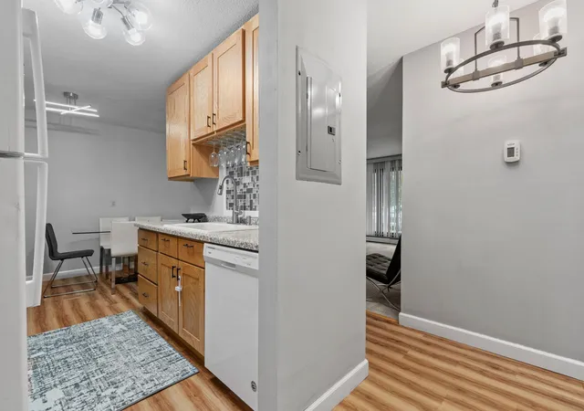 Listing Photo 3 - Condo for sale in building located at 2009 E 122nd St, Burnsville, MN 55337 - Unit #C8
