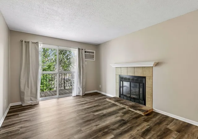 Listing Photo 4 - Condo for sale in building located at 7600 157th St W, Apple Valley, MN 55124 - Unit #205