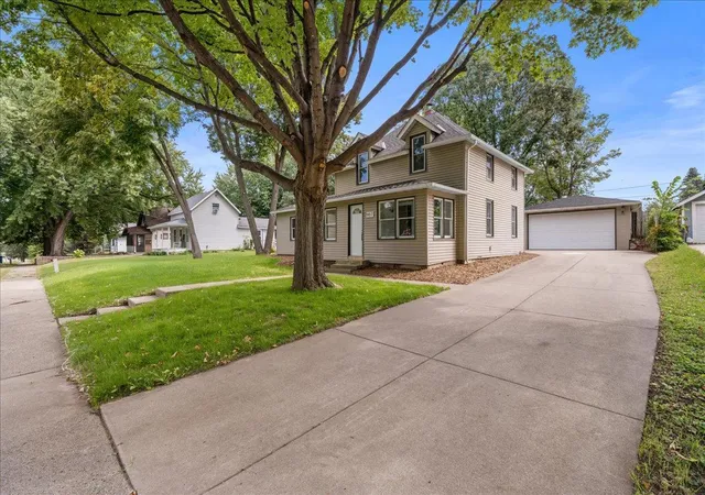 Photo 2 of Sale Pending at 907 Willow St S, Faribault, MN 55021 | MLS# 7134853 | Listing updated on 2026-09-13