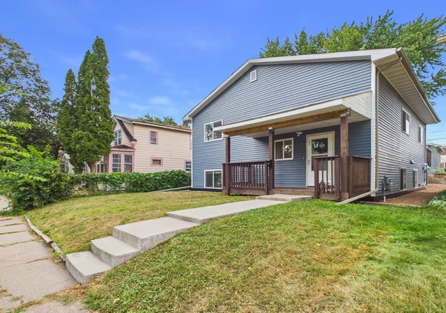 Photo 3 of Sale Pending at 983 Cook Ave E, Saint Paul, MN 55106 | MLS# 7134868 | Listing updated on 2026-10-02