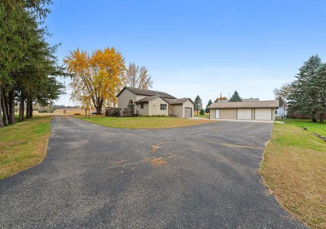 Photo 1 of Single family home for sale at 425 W Franklin St, Morristown, MN 55052 | MLS# 7134869 | Listing updated on 2026-08-28