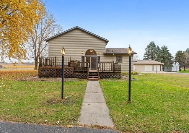 Photo 4 of Single family home for sale at 425 W Franklin St, Morristown, MN 55052 | MLS# 7134869 | Listing updated on 2026-08-28