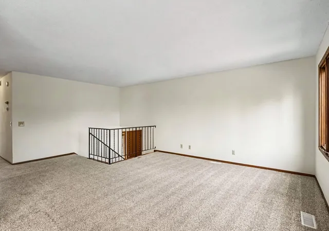 4th image of 3053 Pine Ridge Dr, Eagan, MN 55121 | MLS# 7134879