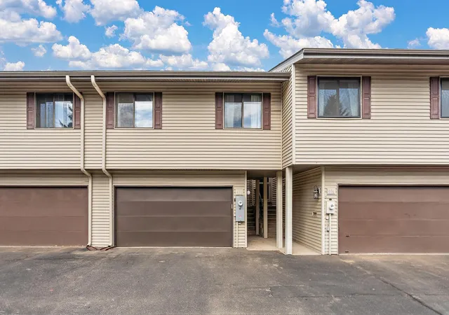 Photo 1 of Single family home for sale at 408 Pleasant Dr, Hastings, MN 55033 | MLS# 7134882 | Listing updated on 2026-09-17