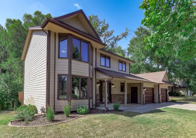 Photo 2 of Single family home for sale at 4690 Parkridge Dr, Eagan, MN 55123 | MLS# 7134883 | Listing updated on 2026-09-04