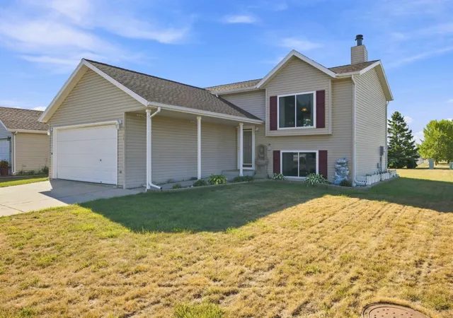 Photo 1 of Single family home for sale at 5164 10th Ave S, Fargo, ND 58103 | MLS# 7134891 | Listing updated on 2026-08-29