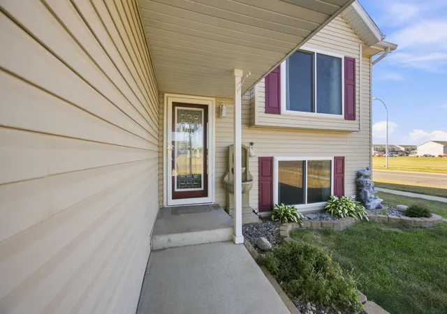 Photo 2 of Single family home for sale at 5164 10Th Ave S, Fargo, ND 58103 | MLS# 7134891 | Listing updated on 2026-08-29