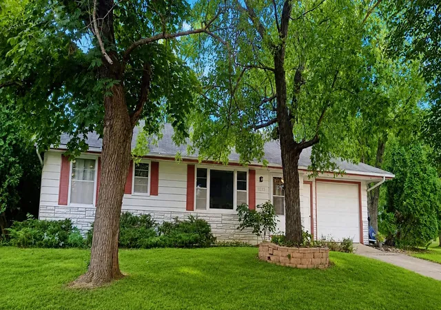 Photo 1 of Single family home for sale at 11333 Xavis St Nw, Coon Rapids, MN 55433 | MLS# 7134901 | Listing updated on 2026-08-29