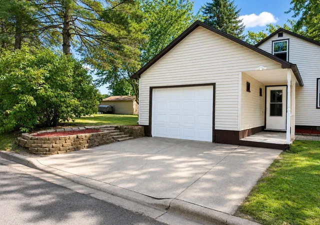 Photo 3 of Sale Pending at 206 8th St Se, Long Prairie, MN 56347 | MLS# 7134913 | Listing updated on 2026-10-09