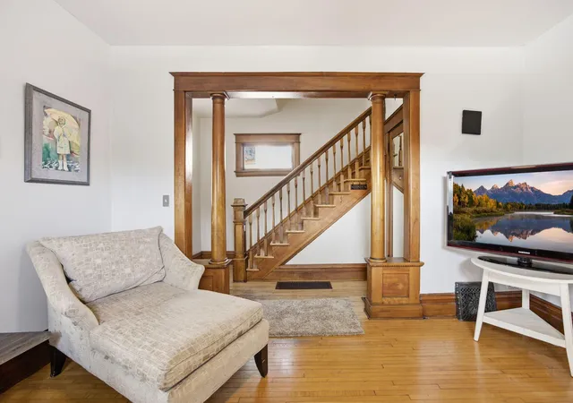 Photo 2 of Single family home for sale at 1825 Minnehaha Ave W, Saint Paul, MN 55104 | MLS# 7134935 | Listing updated on 2026-10-04