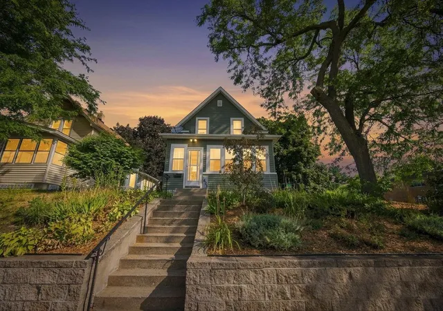 Photo 4 of Single family home for sale at 1825 Minnehaha Ave W, Saint Paul, MN 55104 | MLS# 7134935 | Listing updated on 2026-10-04