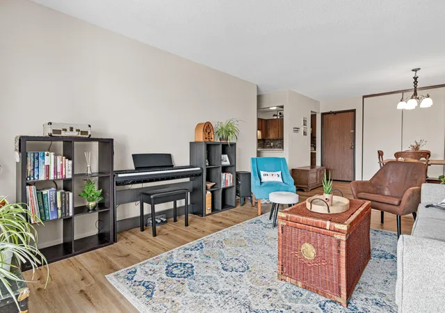 2nd image of 1871 Silver Bell Rd #309, Eagan, MN 55122 | MLS# 7134941