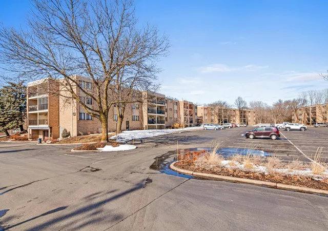 2nd image of 1871 Silver Bell Rd, Eagan, MN 55122