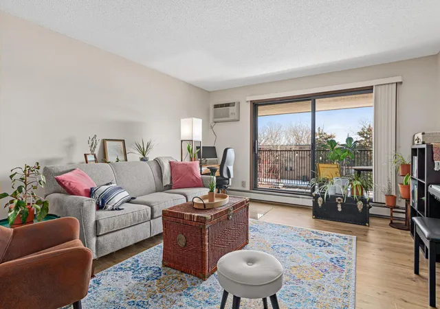 Listing Photo 4 - Condo for sale in building located at 1871 Silver Bell Rd, Eagan, MN 55122 - Unit #309
