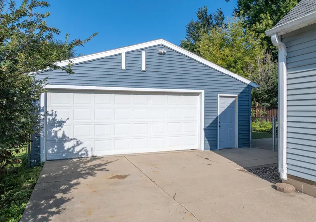 Photo 3 of Single family home for sale at 1409 7Th Ave Nw, Rochester, MN 55901 | MLS# 7134944 | Listing updated on 2026-08-29