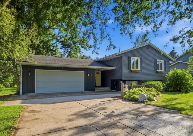 Photo 1 of Single family home for sale at 1333 E Rose St, Owatonna, MN 55060 | MLS# 7134948 | Listing updated on 2026-09-05
