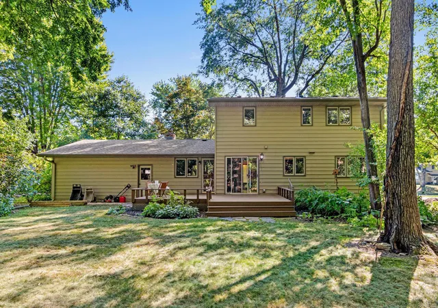 Photo 3 of Sale Pending at 4035 Quaker Ln N, Plymouth, MN 55441 | MLS# 7134956 | Listing updated on 2026-09-18