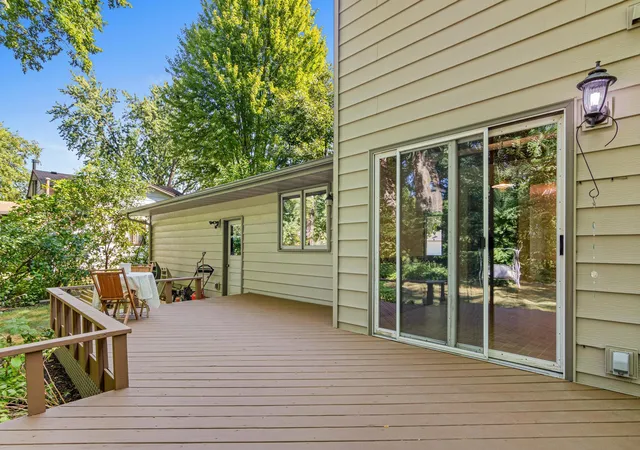 Photo 4 of Sale Pending at 4035 Quaker Ln N, Plymouth, MN 55441 | MLS# 7134956 | Listing updated on 2026-09-18