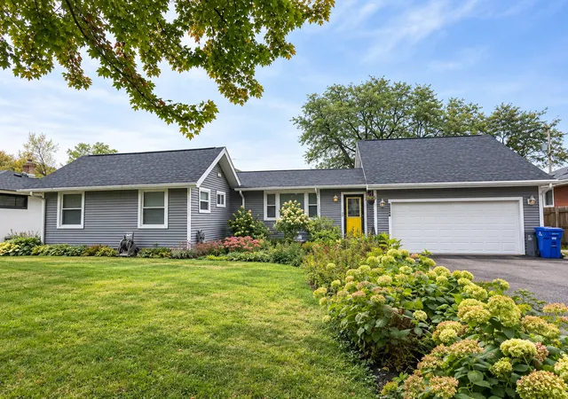 Photo 2 of Single family home for sale at 2398 Stewart Ave, Saint Paul, MN 55116 | MLS# 7134960 | Listing updated on 2026-09-27