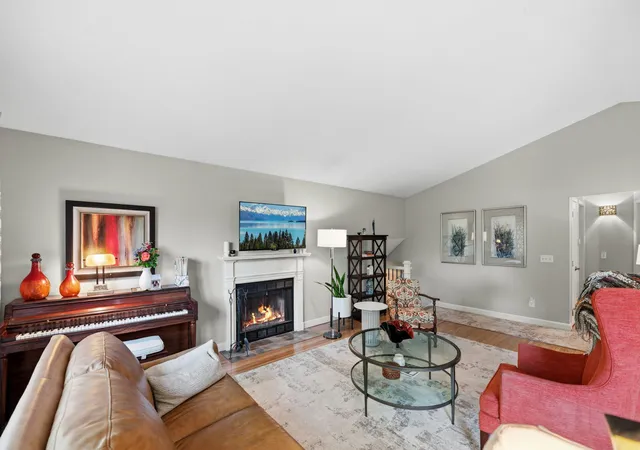 Photo 4 of Single family home for sale at 900 Lacota Ln, Burnsville, MN 55337 | MLS# 7134994 | Listing updated on 2026-10-14
