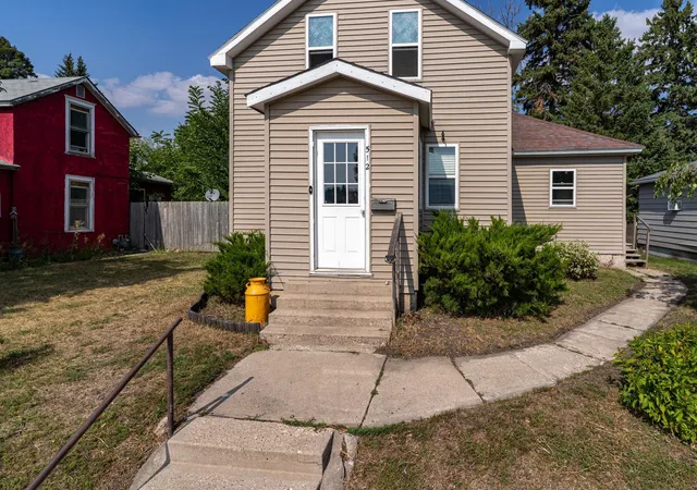 Photo 1 of Single family home for sale at 512 6th St W, Crookston, MN 56716 | MLS# 7135013 | Listing updated on 2026-08-29