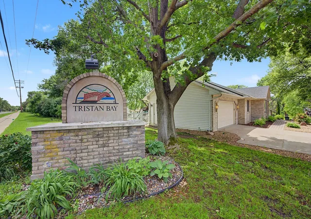 Photo 3 of Single family home for sale at 13901 92nd Pl N, Maple Grove, MN 55369 | MLS# 7135018 | Listing updated on 2026-08-29