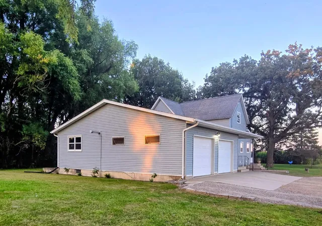 Photo 2 of Single family home for sale at 48635 600th Ave, Fairfax, MN 55332 | MLS# 7135037 | Listing updated on 2026-08-29