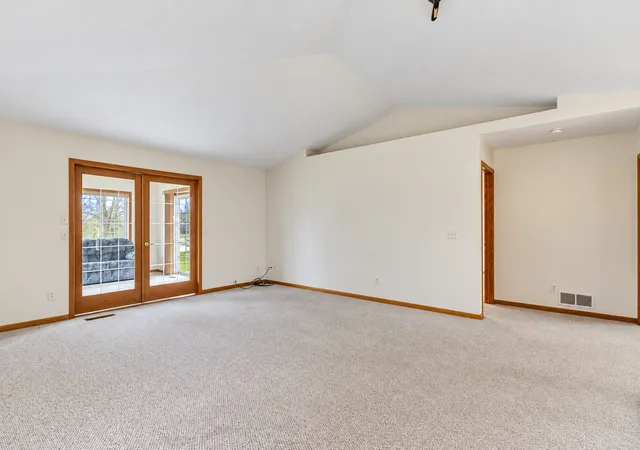 Photo 4 of Sale Pending at 198 Cedar Cvs Ln, Owatonna, MN 55060 | MLS# 7135054 | Listing updated on 2026-10-02