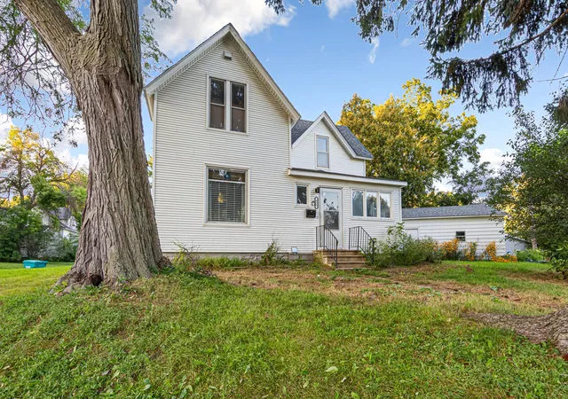 Photo 1 of Single family home for sale at 430 Fairview St, Owatonna, MN 55060 | MLS# 7135075 | Listing updated on 2026-09-19