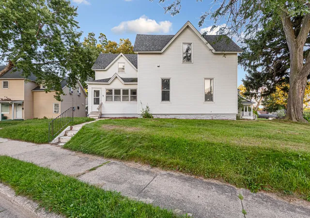 Photo 3 of Single family home for sale at 430 Fairview St, Owatonna, MN 55060 | MLS# 7135075 | Listing updated on 2026-09-19