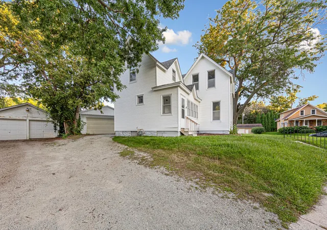 Photo 3 of Single family home for sale at 430 Fairview St, Owatonna, MN 55060 | MLS# 7135075 | Listing updated on 2026-09-19