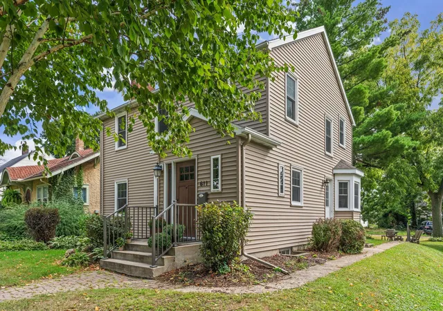 Photo 2 of Sale Pending at 611 2nd Street Ne, Faribault, MN 55021 | MLS# 7135076 | Listing updated on 2026-10-05