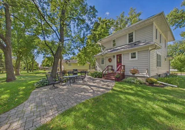 Photo 1 of Single family home for sale at 411 7th Street E, Hector, MN 55342 | MLS# 7135108 | Listing updated on 2026-09-24