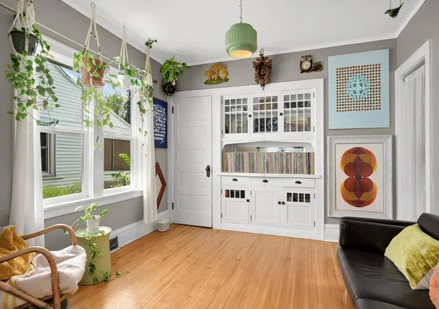 Photo 3 of Single family home for sale at 846 Charles Ave, Saint Paul, MN 55104 | MLS# 7135110 | Listing updated on 2026-09-03