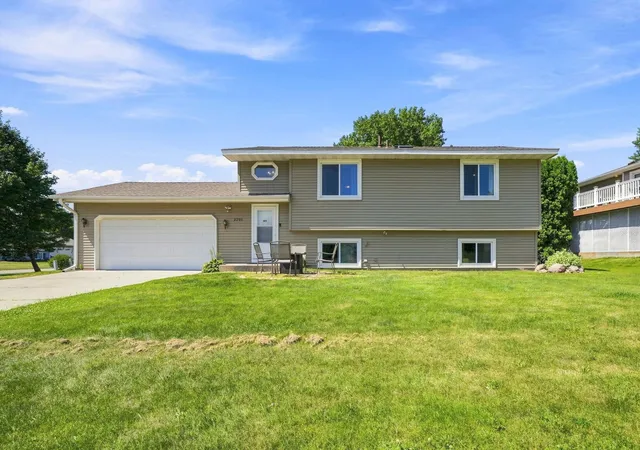 Single family home for sale at 2201 Kessler Ln, Chaska, MN 55318 | MLS# 7135119