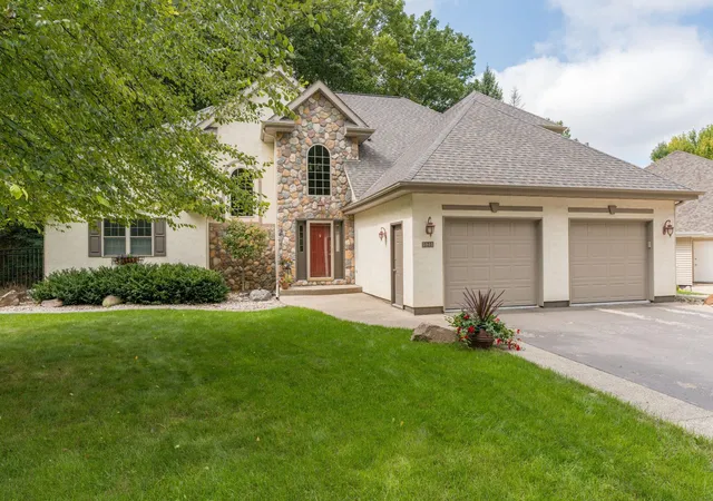 Photo 2 of Single family home for sale at 121 Bartholomew Ln, Mankato, MN 56001 | MLS# 7135151 | Listing updated on 2026-08-29